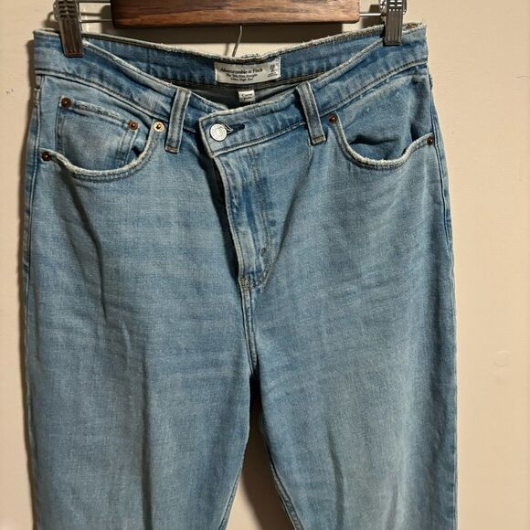 Abercrombie & Fitch Light Blue Straight Leg Jeans - Picture 5 of 7